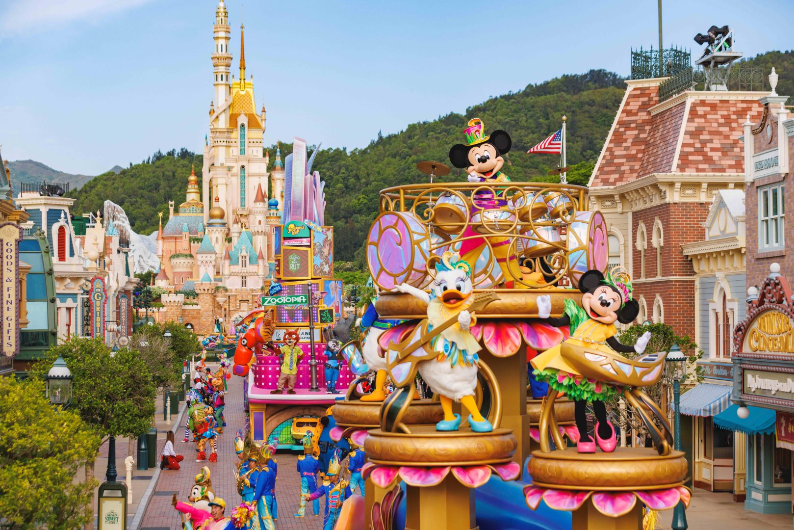 HKDL_20A_Friendtastic_Mickey-and-Friends