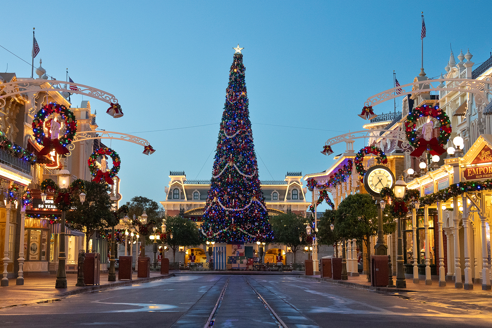 Magic-Kingdom-Holiday-Icon-Tree.jpg