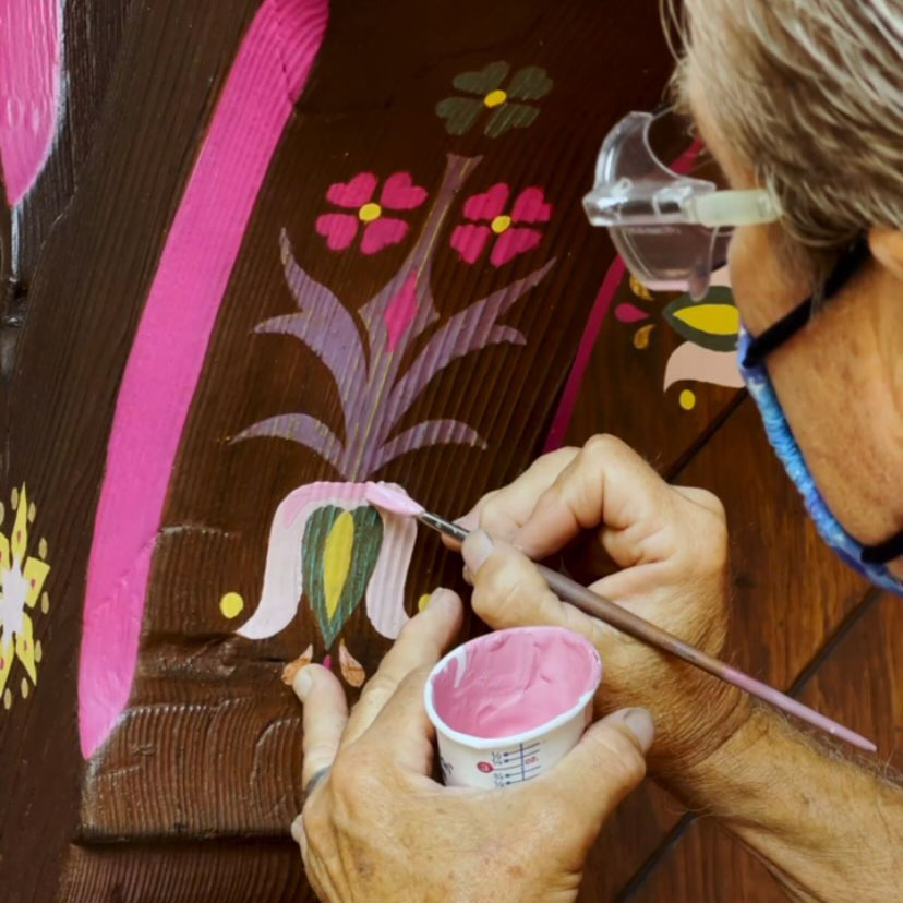 Sign painter, Glenn painting an archway