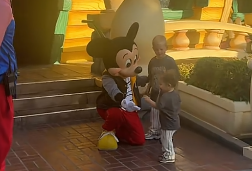 Kids meeting Mickey