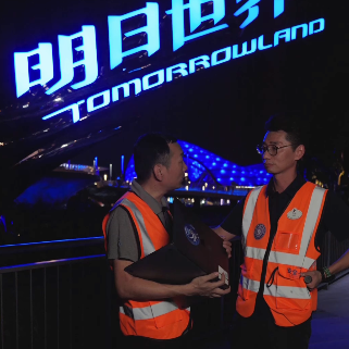 2 CM's at Tron in orange