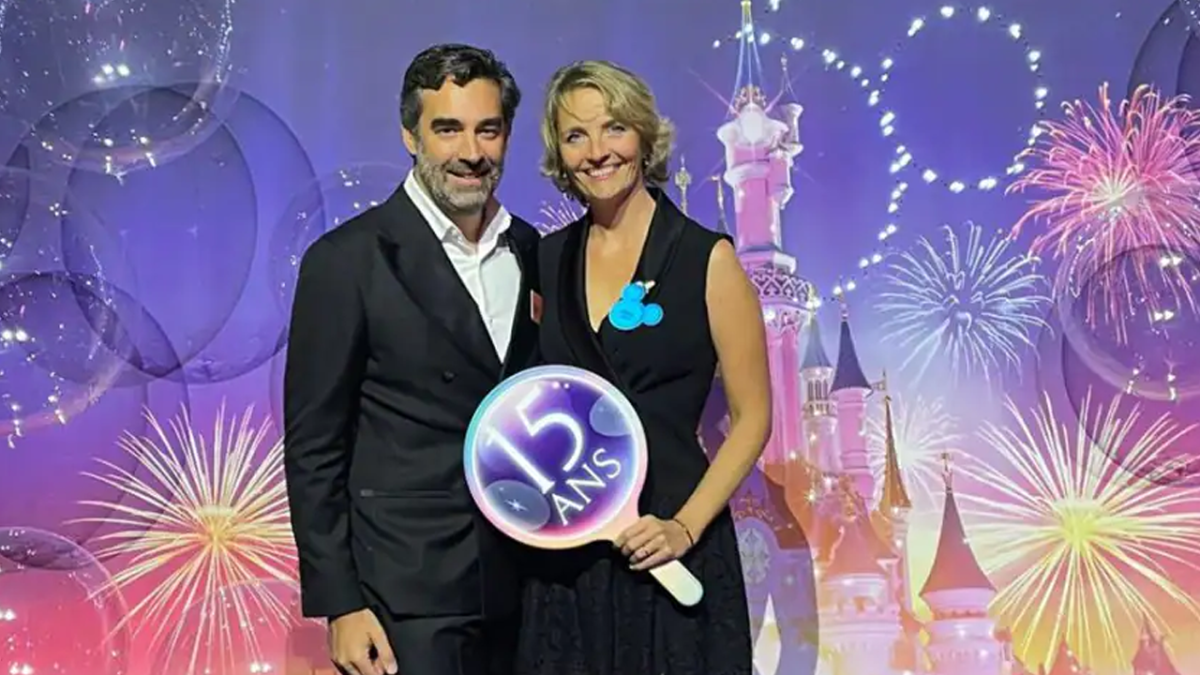 Couple post for a photo with 15 years sign.