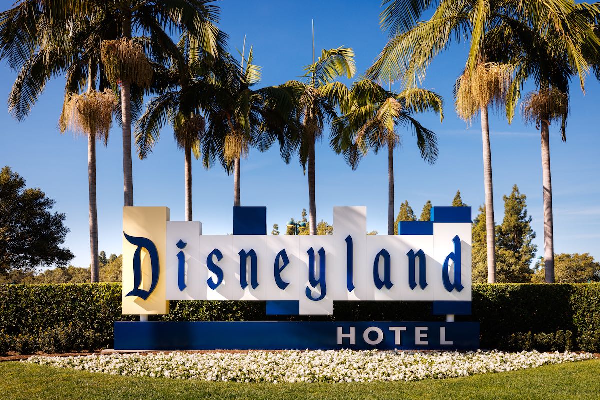 Disneyland Hotel sign