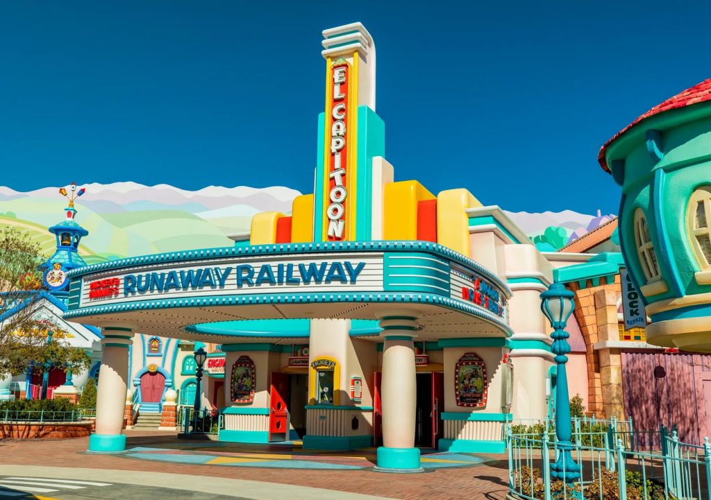 Mickey & Minnie&rsquo;s Runaway Railway in Disneyland Park - Exterior